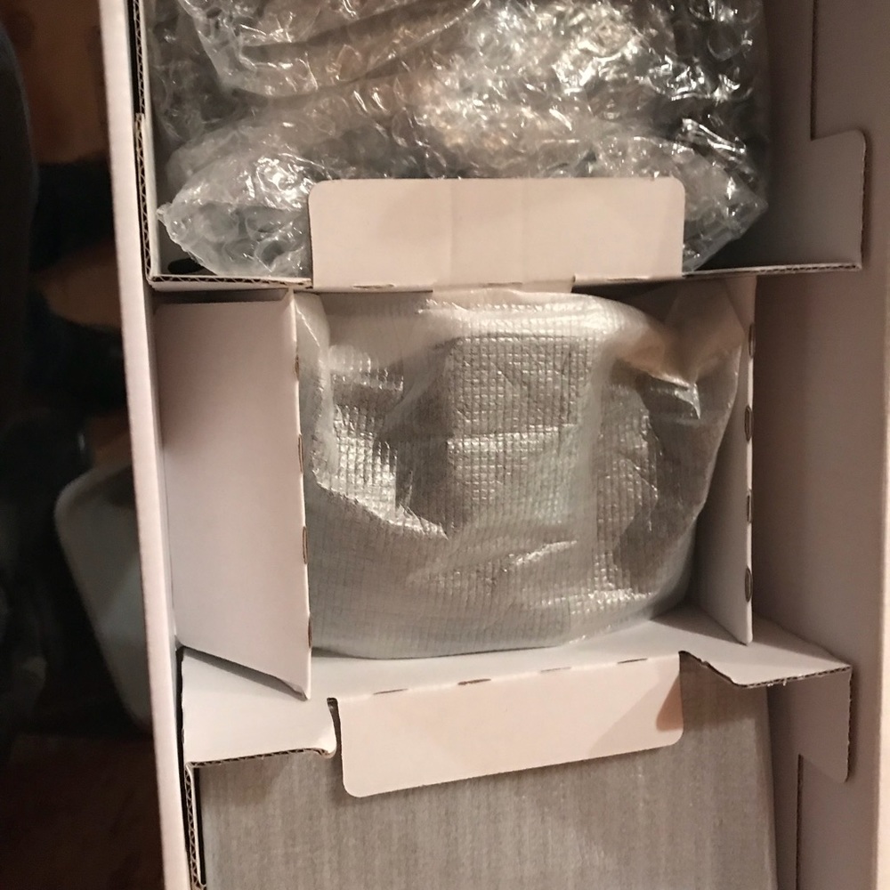 Nintendo Switch - Picture 2 of 4